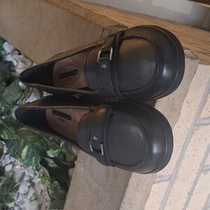 Clarks Size 10 Black Leather Cheyn Marie Loafers with Cushion Soft Technology
